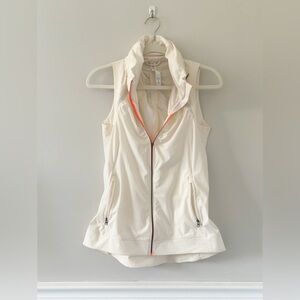 Lululemon women’s lightweight running vest with hood in zipper pocket - size 6